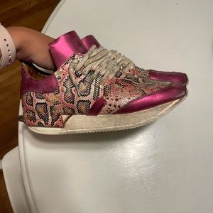 pink snakeskin esse ut esse